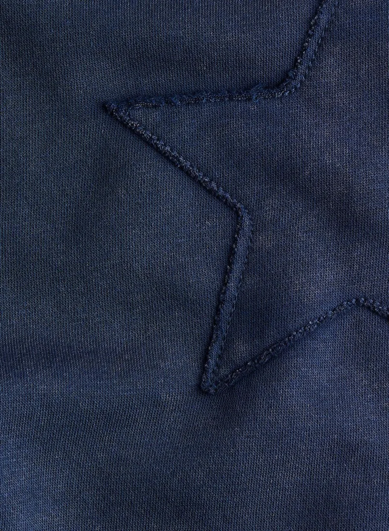 اتش اند ام سويت شيرت بتفاصيل زخرفية